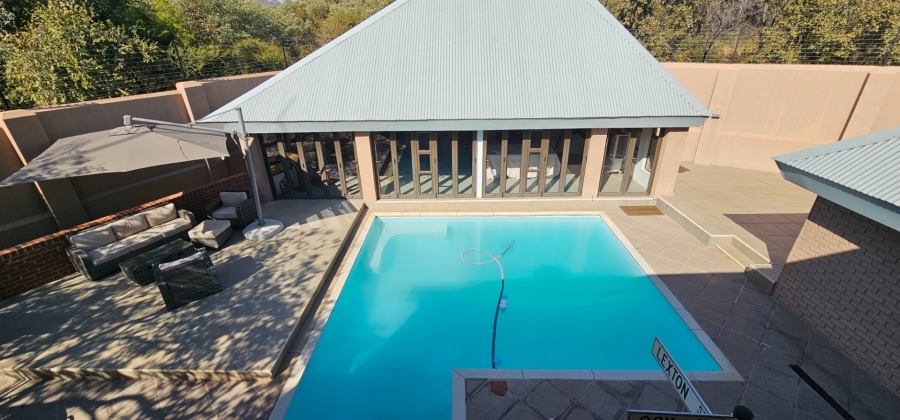 6 Bedroom Property for Sale in Hartbeesfontein North West